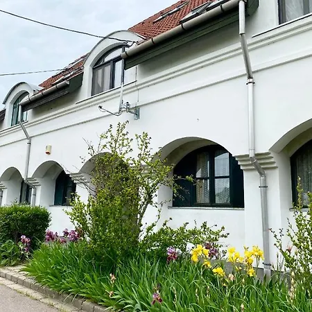 Neva Apartman Apartment Eger